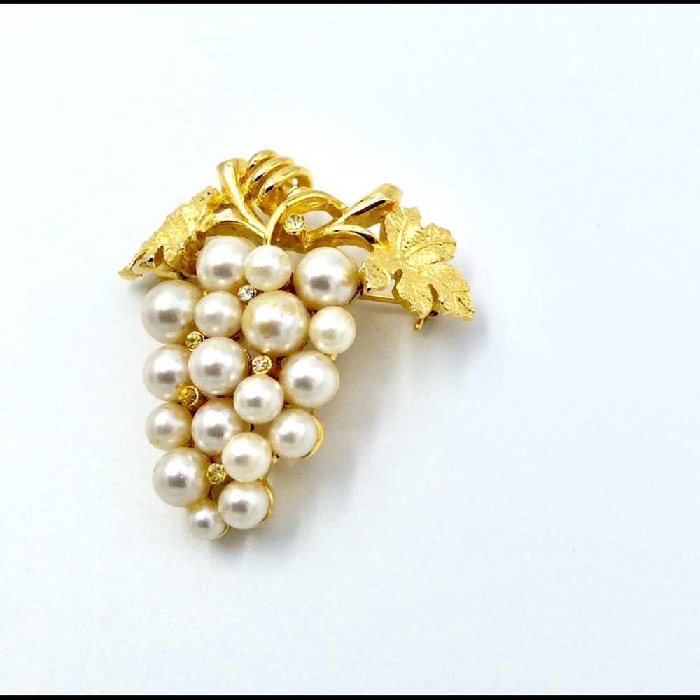 Vintage Faux Pearl Brooch Pin Grape cluster GP